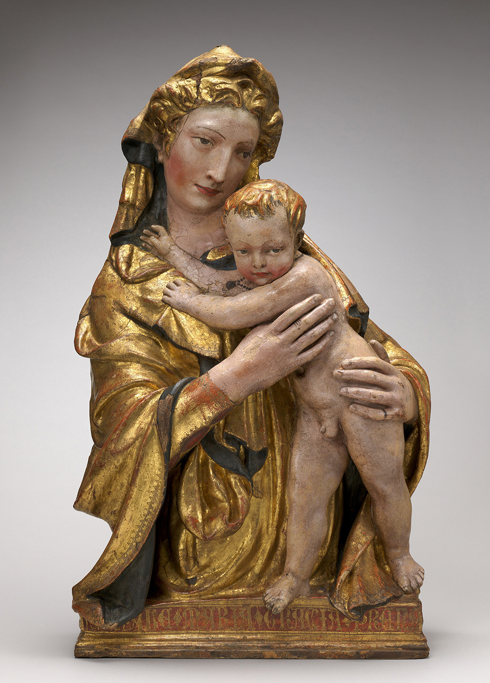 Sculpture de la Vierge à l'Enfant, terre cuite peinte et dorée