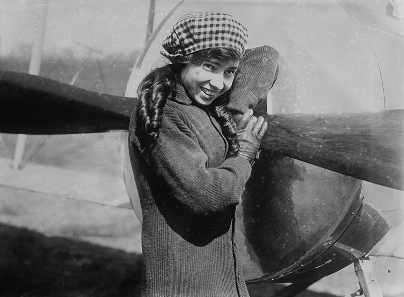 Pilot Katherine Stinson standing in front of an aircraft