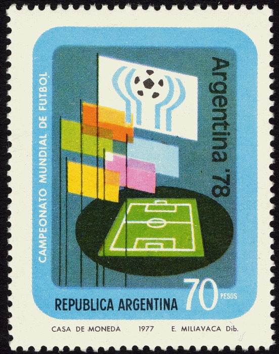 Le timbre 70p drapeaux et terrain de football